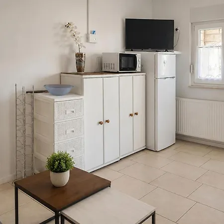 アパート 2 Bedroom Lovely In