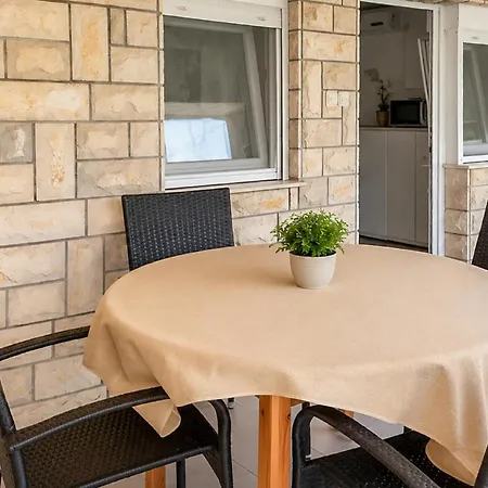 2 Bedroom Lovely In * ヴィル